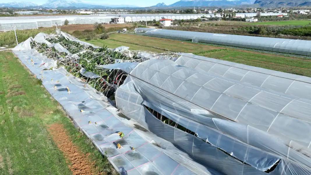 Antalya'da Hortumun Vurduğu Seralara Acil Destek 9